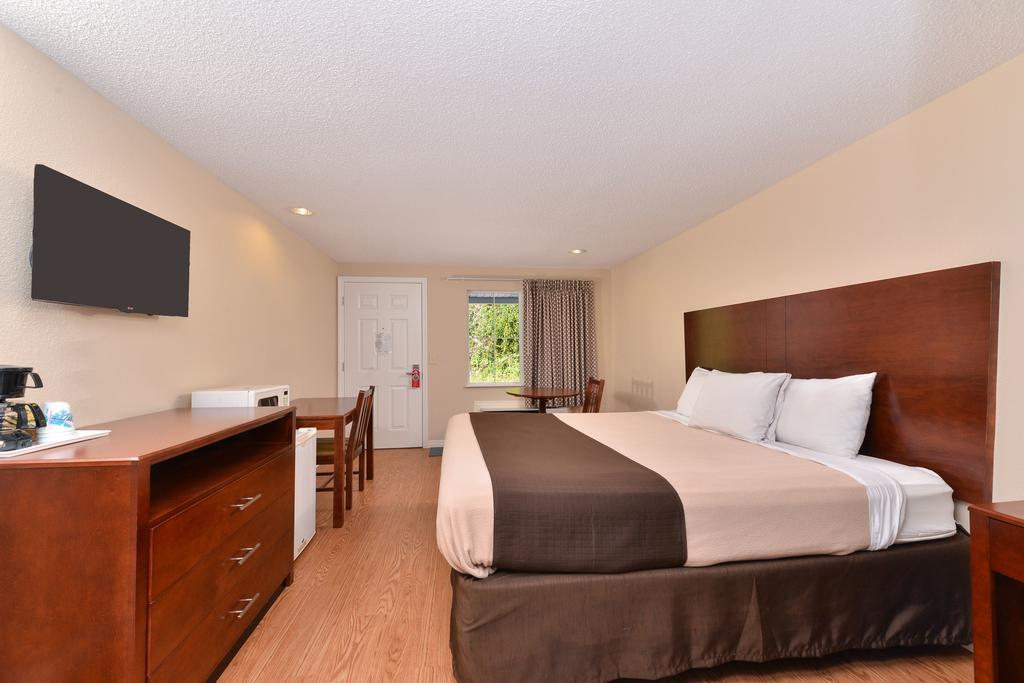 Americas Best Value Inn & Suites St Clairsville Wheeling St. Clairsville Room photo