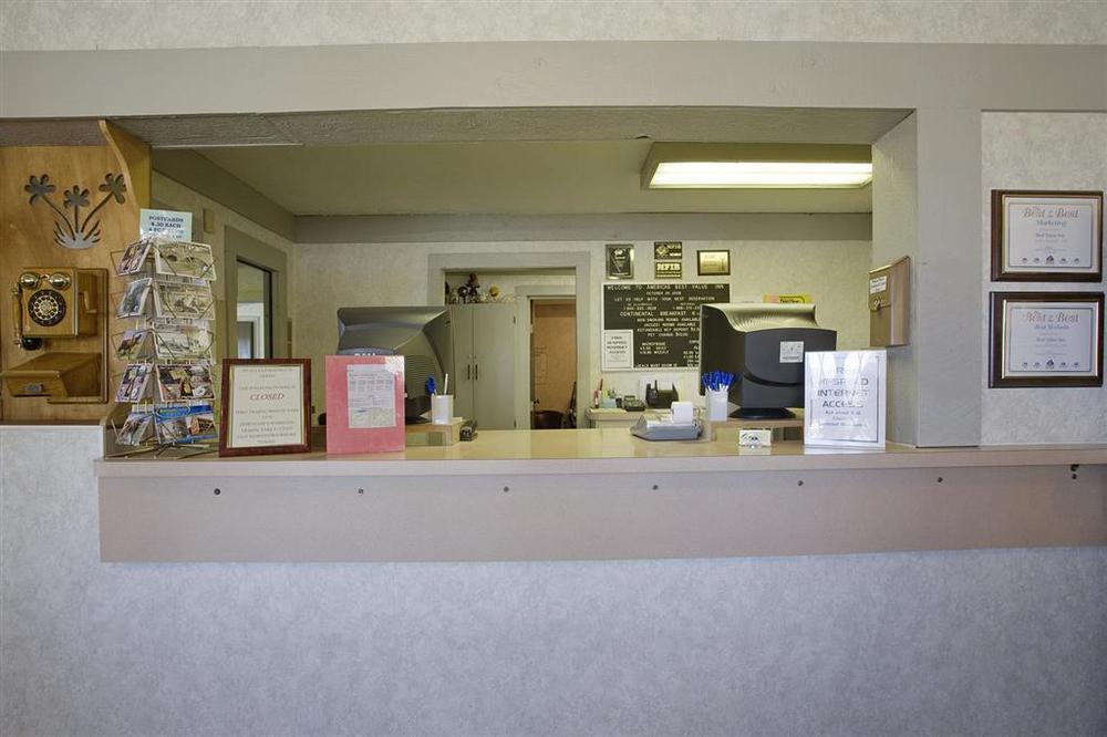 Americas Best Value Inn & Suites St Clairsville Wheeling St. Clairsville Interior photo